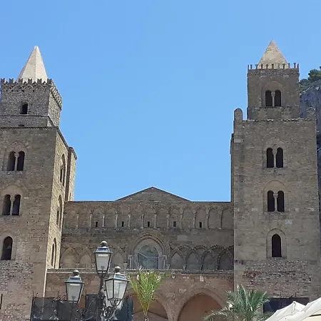 アパート Calypso チェファル